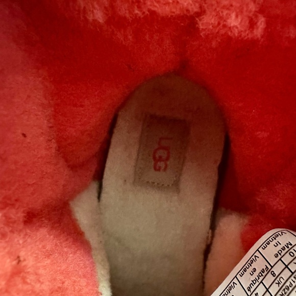Ugg rain boots with fur inside I tried on in house. In new condition. Retai $250 - Picture 8 of 9